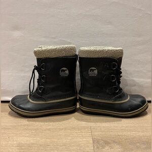 Sorrel size 8 winter boots
